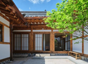 StayMoire Entire Hanok - Central of Seoul